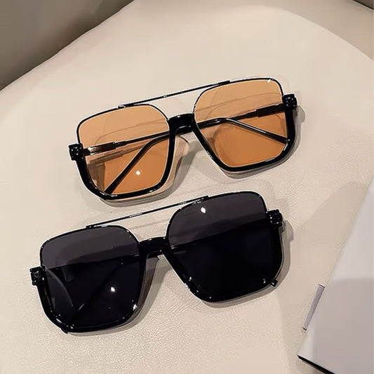 Modne okulary przeciwsłoneczne z przyciemnianymi, lekkimi szkłami 🕶️✨☀️