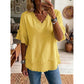 💃✨ Bluzka z dekoltem w serek – szykowne V-neck, zwiewna tkanina i relaksujący fason, który pokochasz na wakacje i miejskie spacery! 🏖️🍹